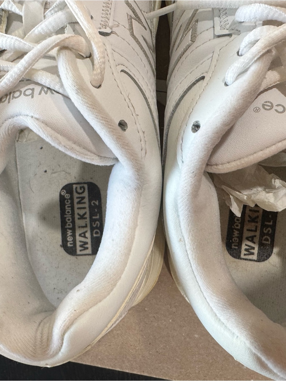 New Balance women’s 577 White Lace-Up Sneakers - Picture 3 of 5